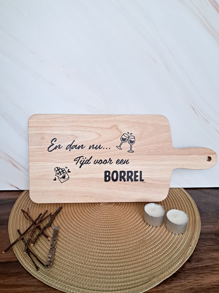 Houten borrelplank met tekst