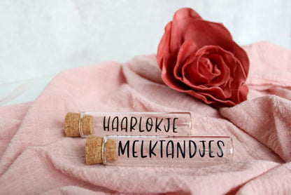 Glazen buisjes melktandjes en haarlokje 10 cm