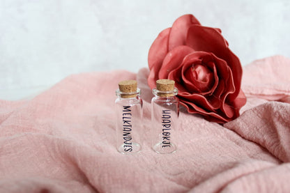 Glazen buisjes melktandjes en eerste haarlokje 5 cm