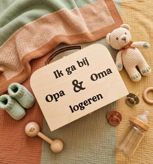 Houten koffertje ik ga bij opa en oma logeren
