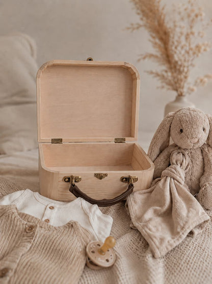 Houten koffertje mijn geboortespulletjes
