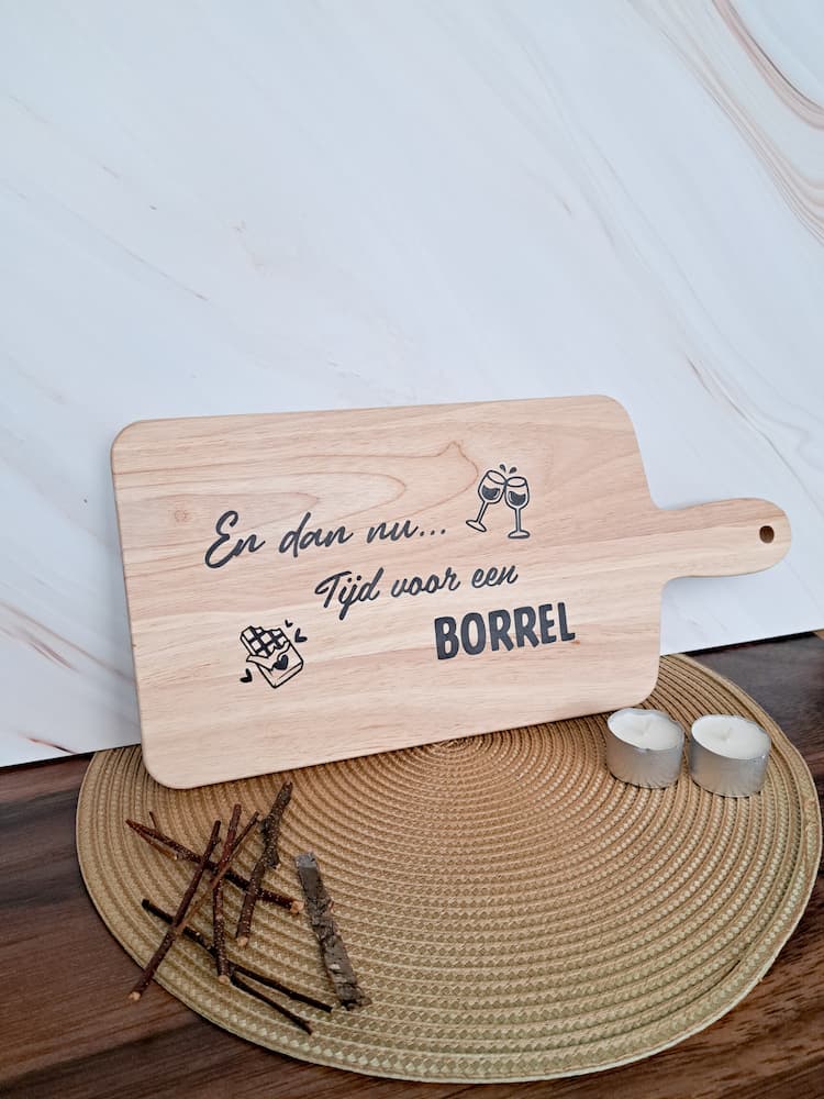 Houten borrelplank met tekst