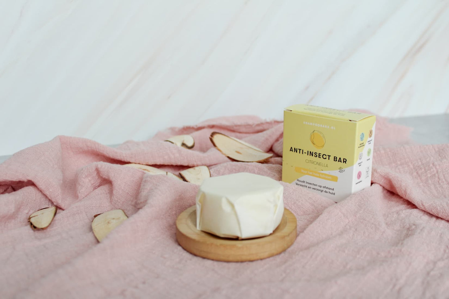 Anti insect bar